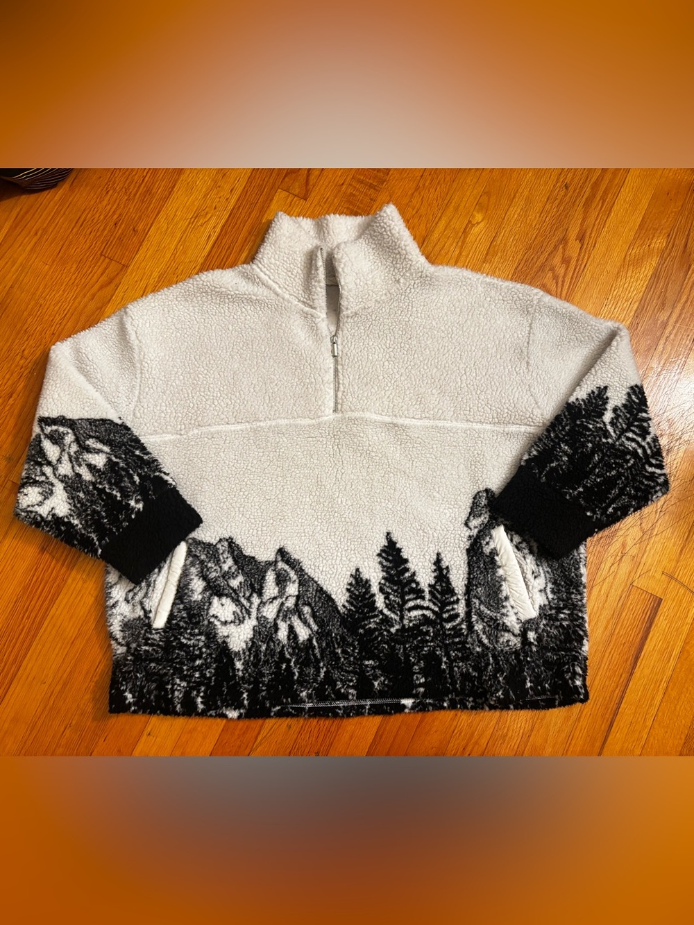 White/Black Fleece 1/4 Zip Mock Neck Scenic Mountain Pullover L